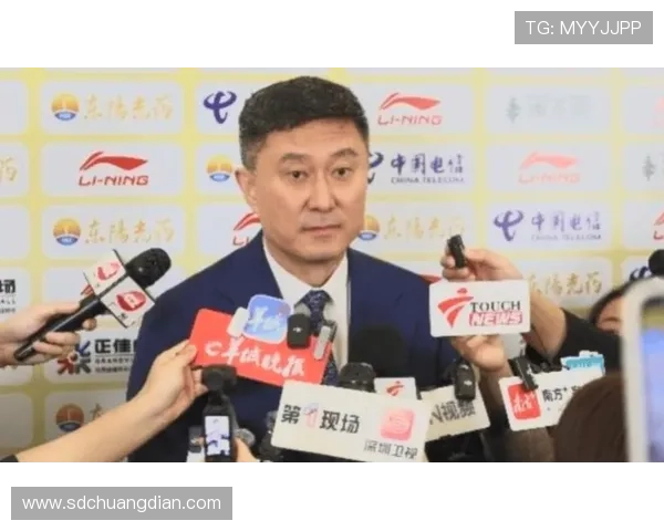 杜锋鼓励团队在逆境中奋勇向前 杜锋鼓励团队在逆境中奋勇向前